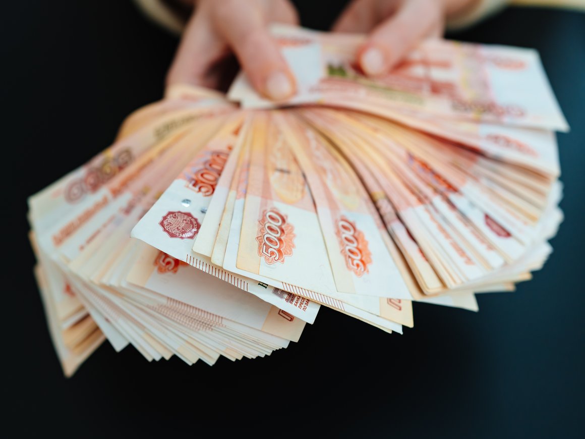 СМИ узнали о скопившемся на едином налоговом счете 1 трлн рублей переплаты