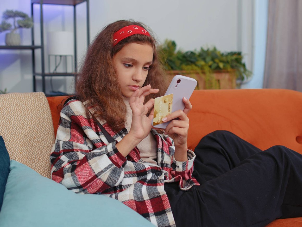 В ВТБ рассказали, на что тратят деньги дети и подростки