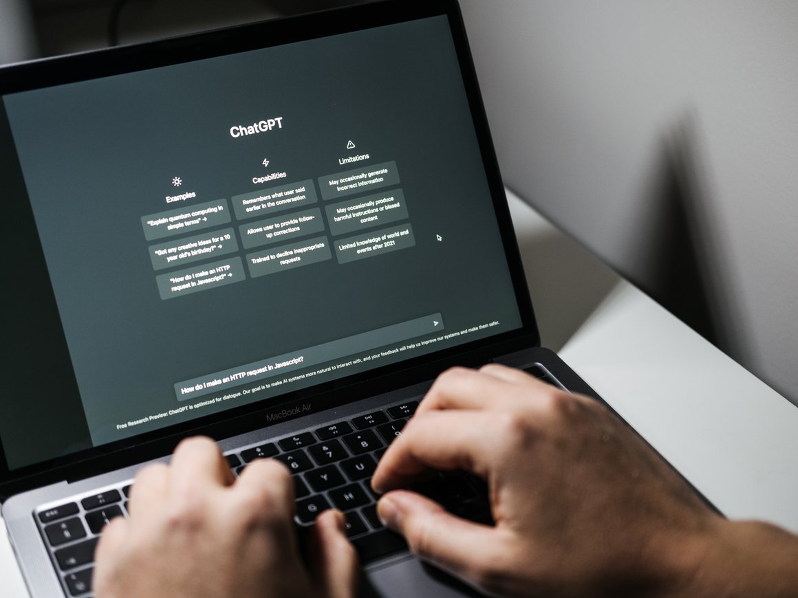 Четверть студентов используют ChatGPT для повышения уникальности своих текстов — исследование