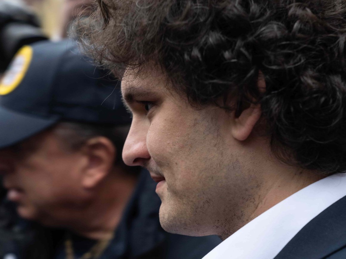 Суд приговорил основателя FTX Сэма Бэнкмана-Фрида к 25 годам лишения свободы