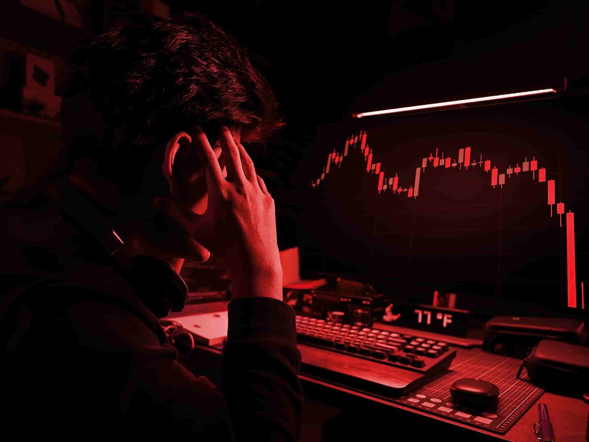 Капитализация рынка криптовалют снизилась на 16% за день — это крупнейшее падение с 2022 года