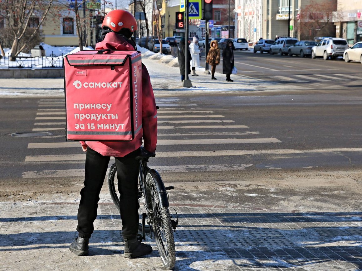 Роспотребнадзор изъял более 2 тонн продукции в дарксторах «Самоката» в Москве