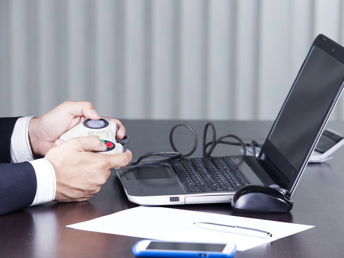 Обучающая бизнес-симуляция: как найти свою нишу, каналы продаж и пути развития на рынке e-learning