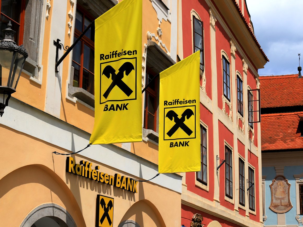 «Райффайзенбанк» отложил уход с российского рынка