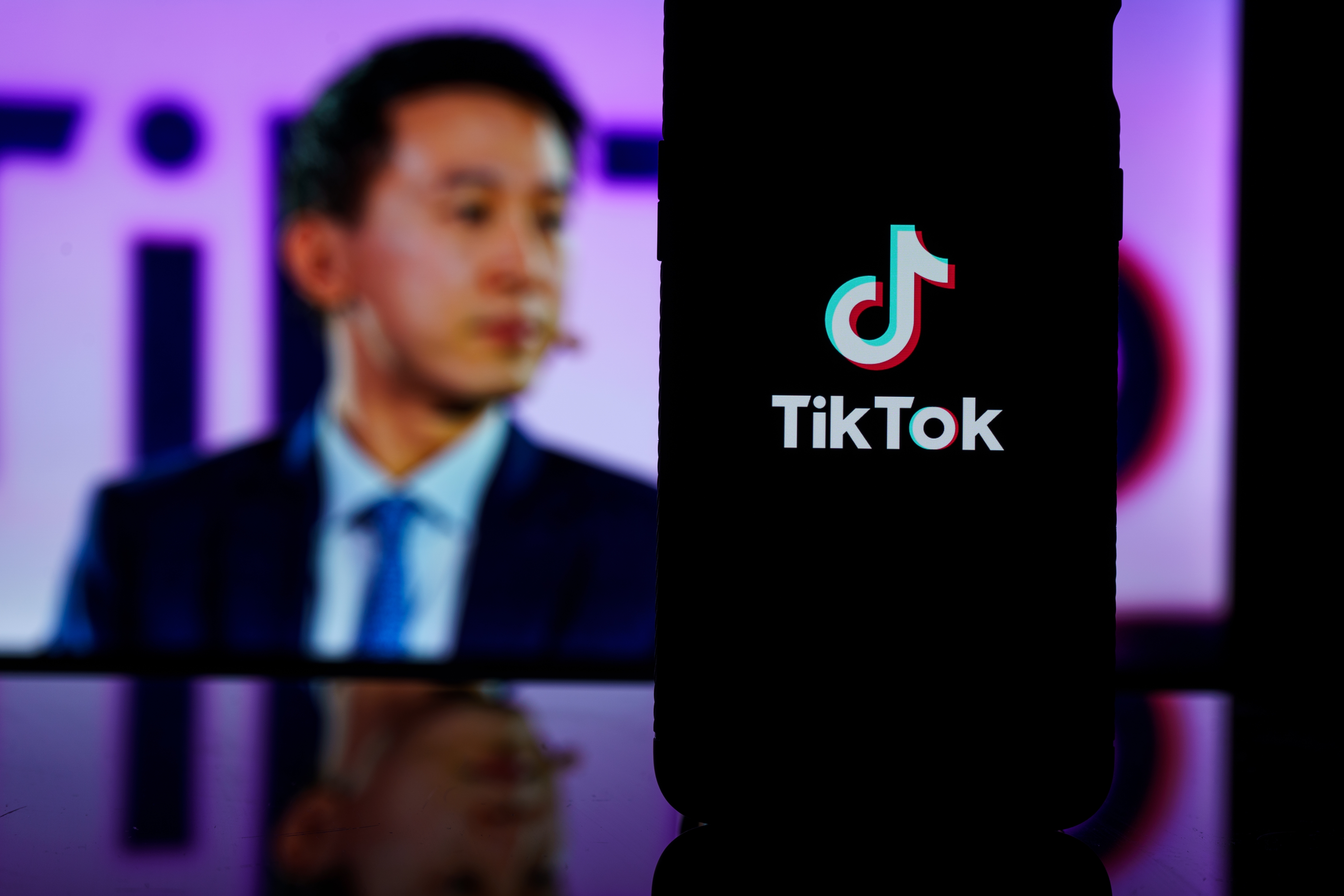 Трамп встретился с главой TikTok в преддверии возможной блокировки