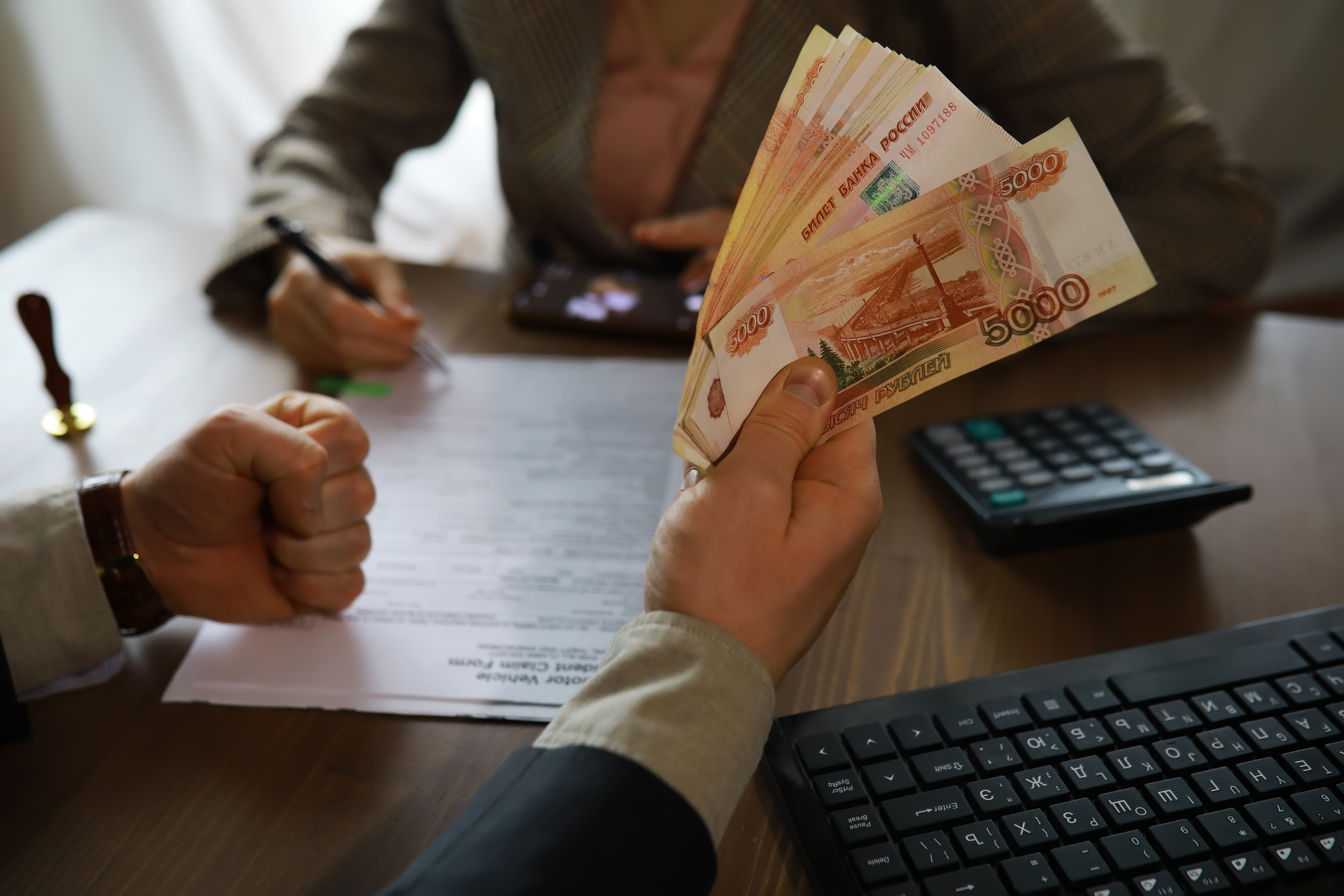 В ЦБ предложили предельную переплату по займам в МФО снизить с 130 до 100%
