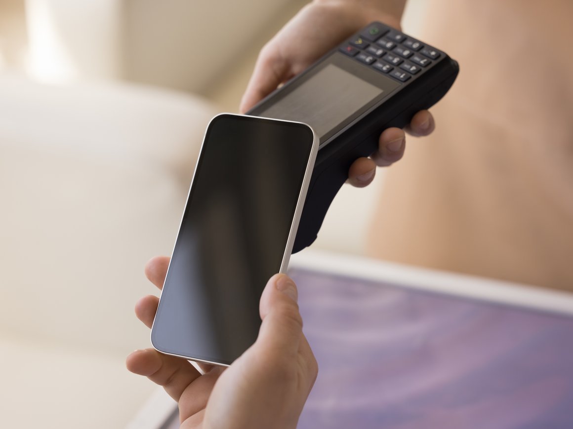 Приложение Yclients позволит принимать платежи с банковских карт без терминала