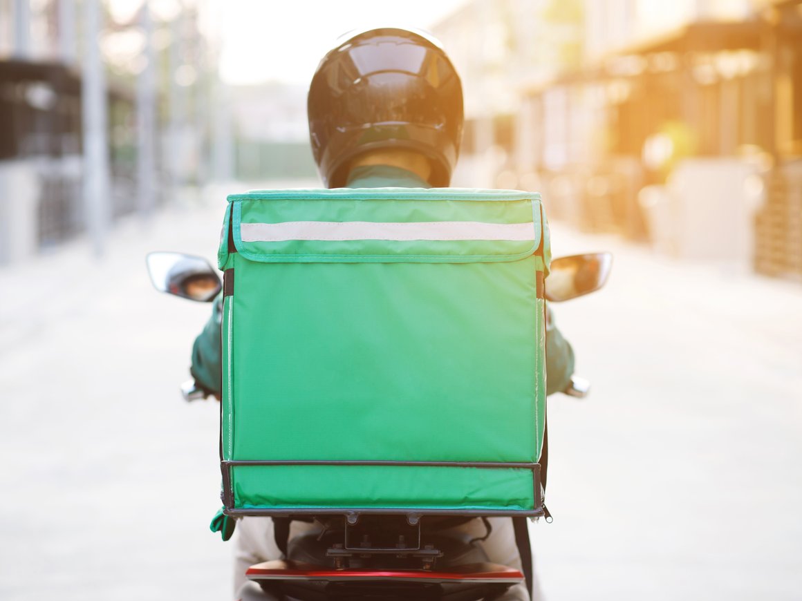 Самыми востребованными сотрудниками на рынке труда этой осенью стали курьеры и программисты