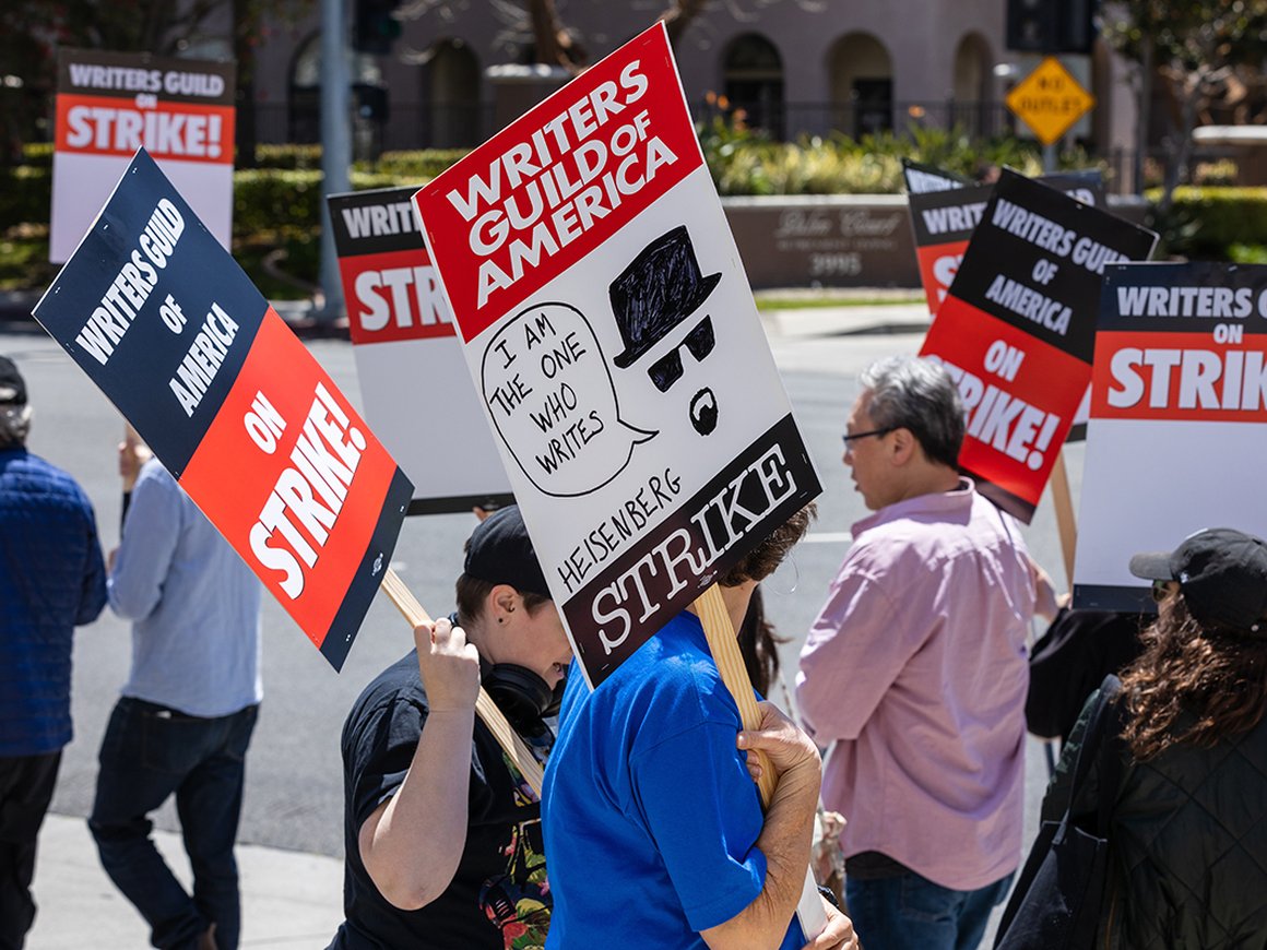 Забастовка сценаристов в США: что теряют ее участники и киностудии