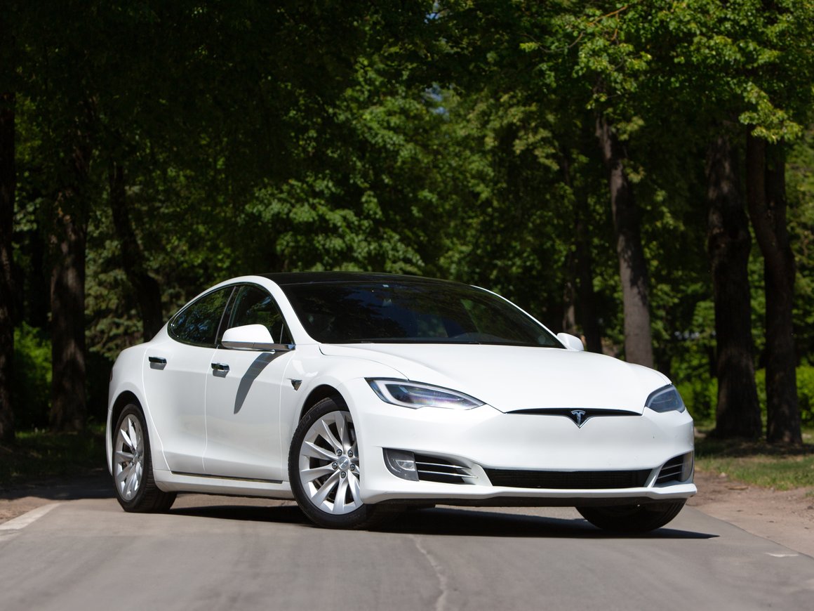 Беспилотные компьютеры в машинах Tesla выходят из строя — Electrek