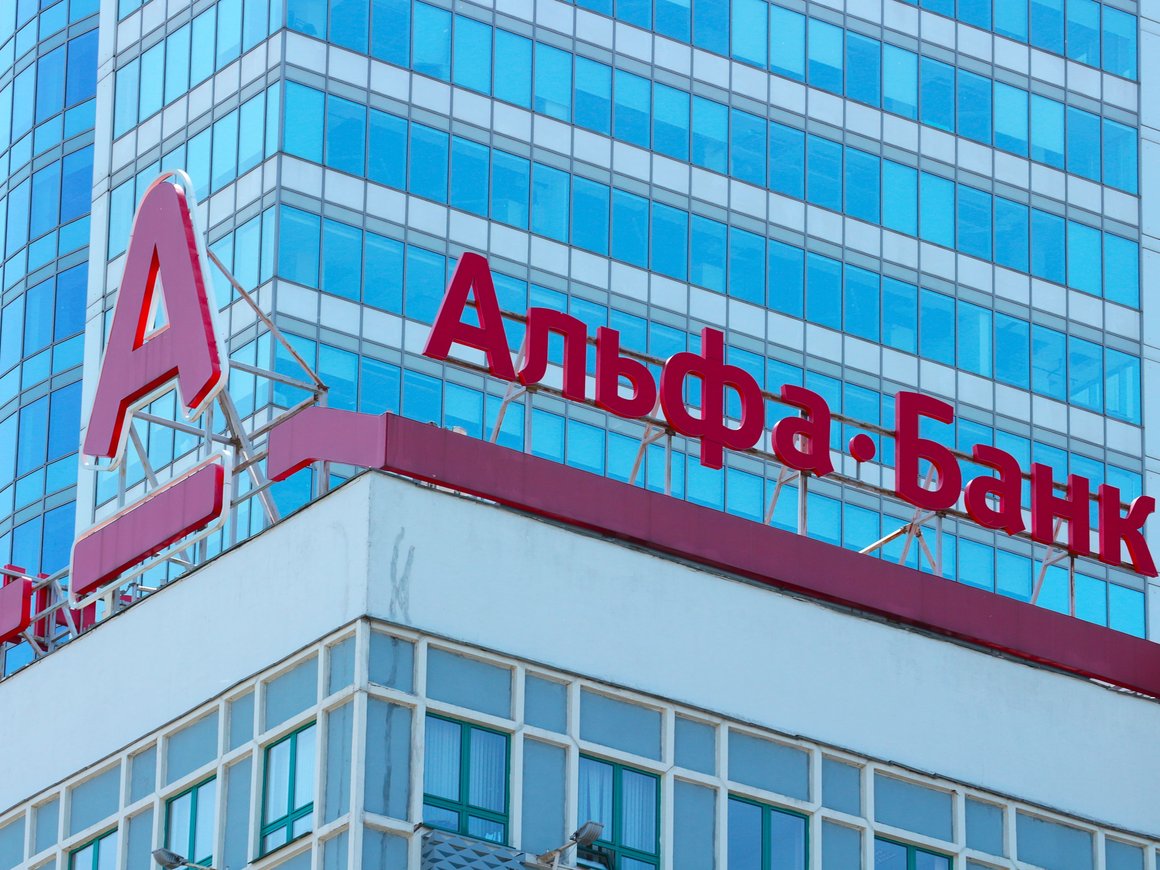 «Альфа-банк» внедрил в свою инфраструктуру ИИ-модель DeepSeek R1