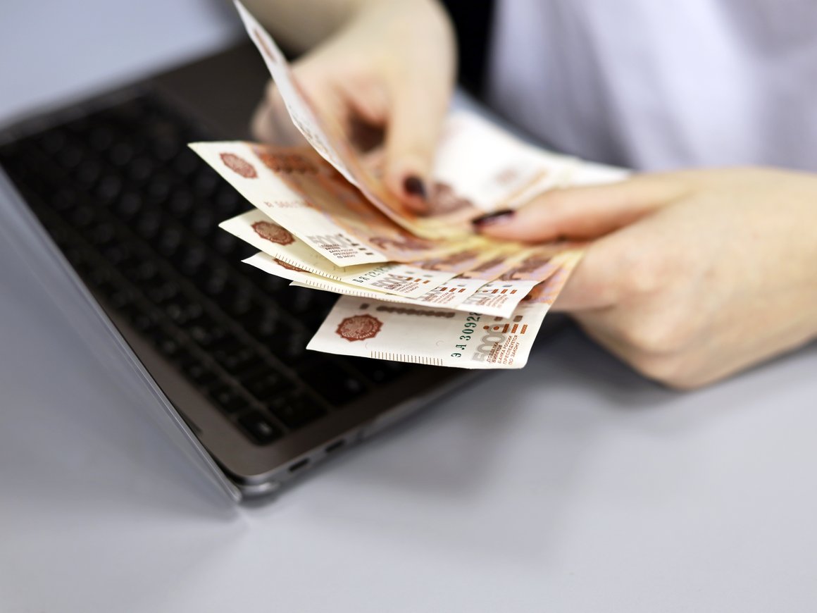 В России долги по зарплате снизились на 42% за год