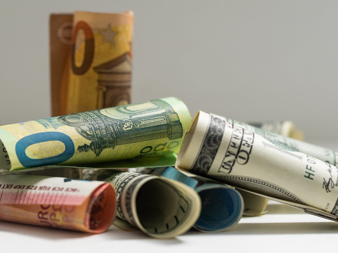 Россия в 2022 и 2023 годах в обход запрета ввезла 2,3 млрд долларов и евро — Reuters