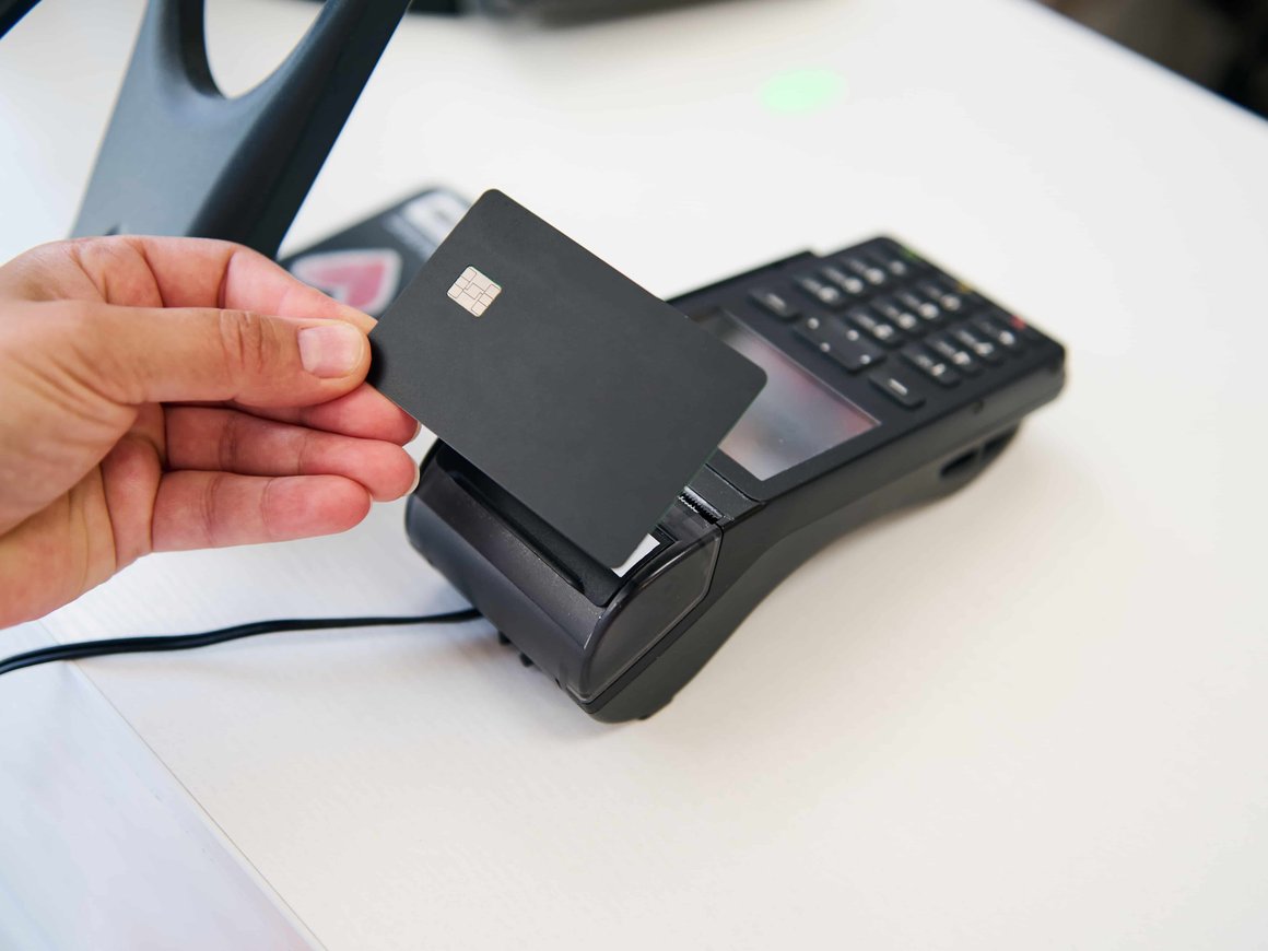 В терминалах Сбербанка произошел сбой с двойным списанием средств — РБК