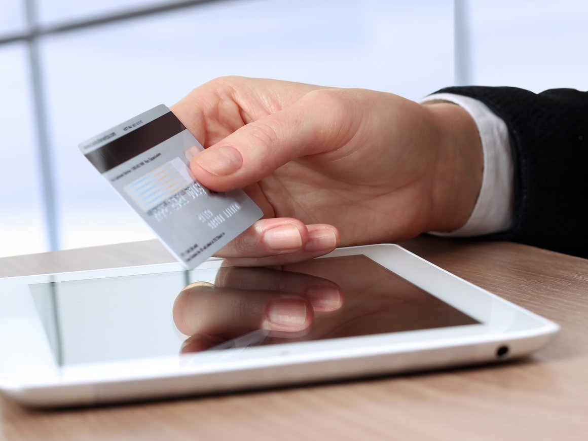 «Хоум Кредит» продаст «Совкомбанку» портфель карт рассрочки «Свобода»