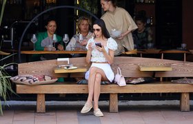 Госдума приняла закон, регулирующий продажу алкоголя на летних верандах кафе