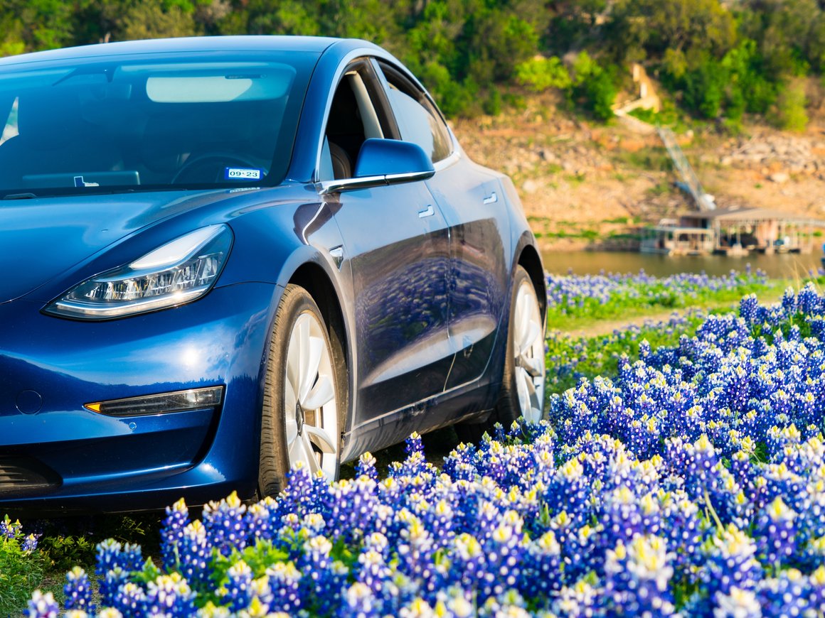 Tesla выпустила юбилейный пятимиллионный электромобиль