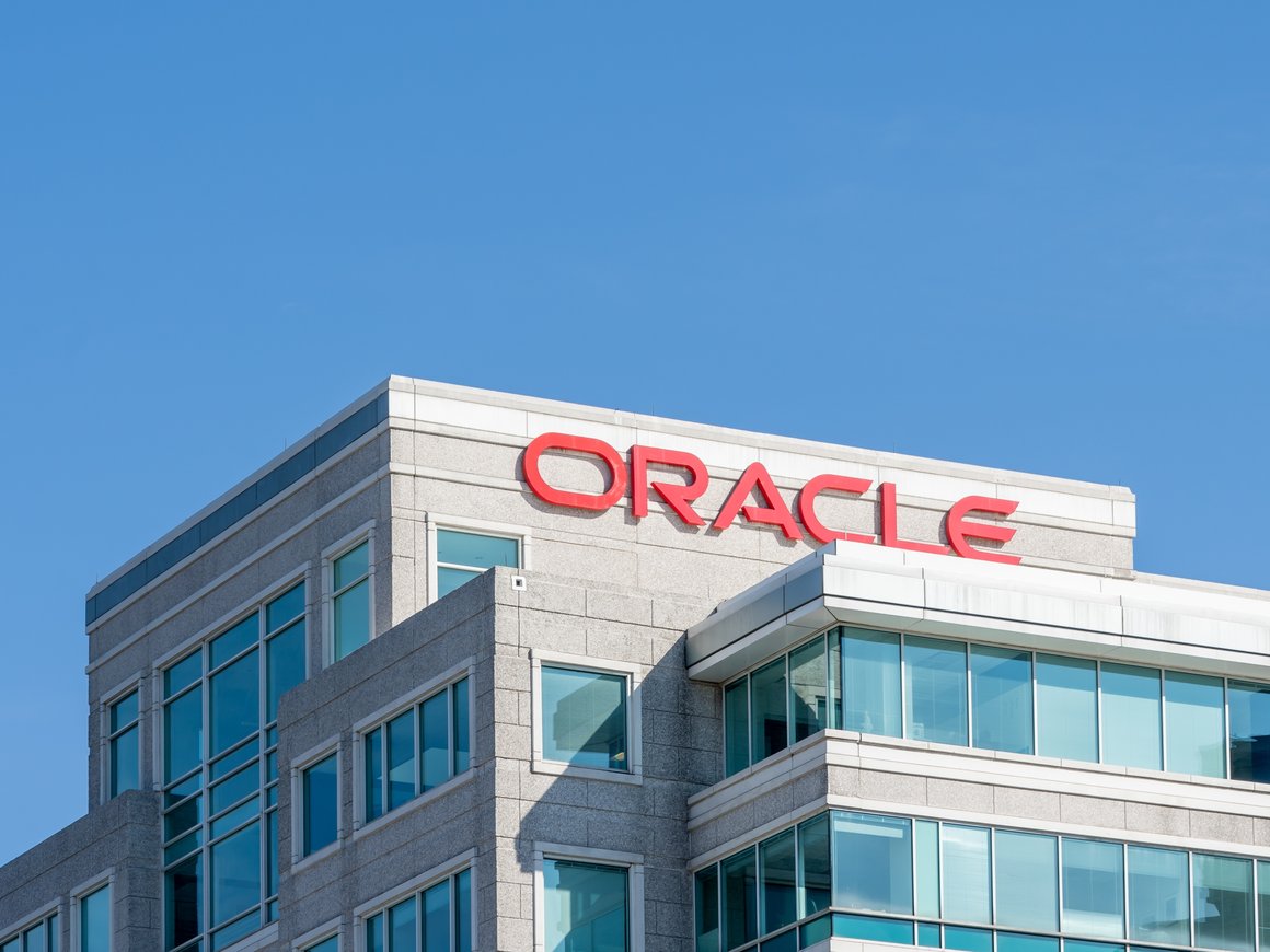 Бывших сотрудников Oracle заставляют вернуть премии