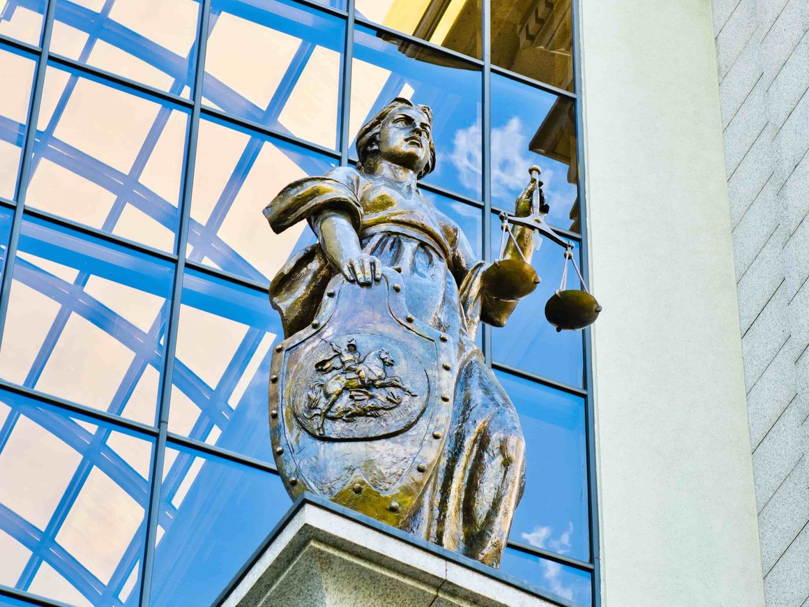 Арбитражный суд частично удовлетворил первый иск инвесторов к Euroclear