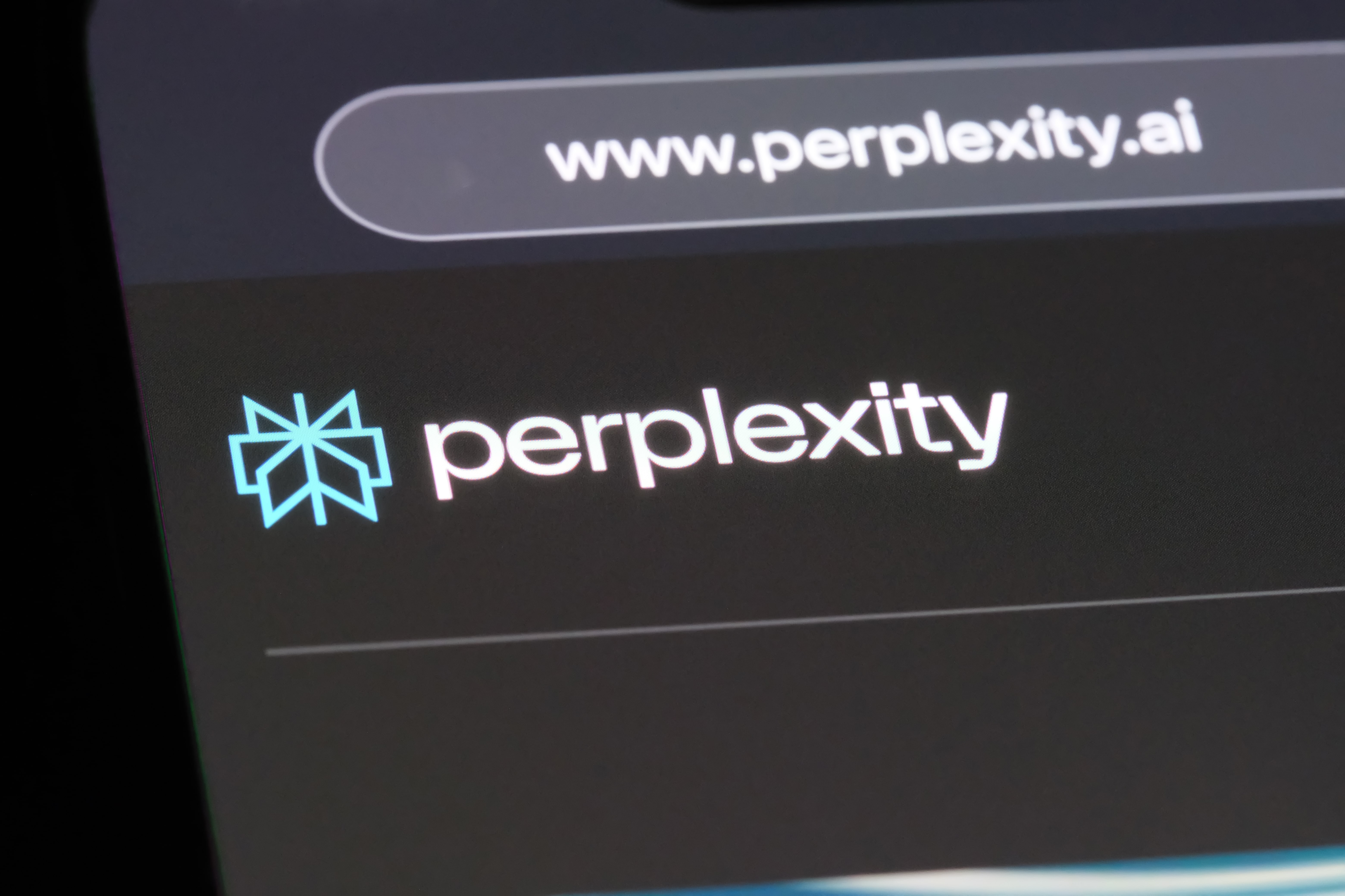 WSJ узнал о планах ИИ-стартапа Perplexity привлечь $500 млн при оценке $8 млрд