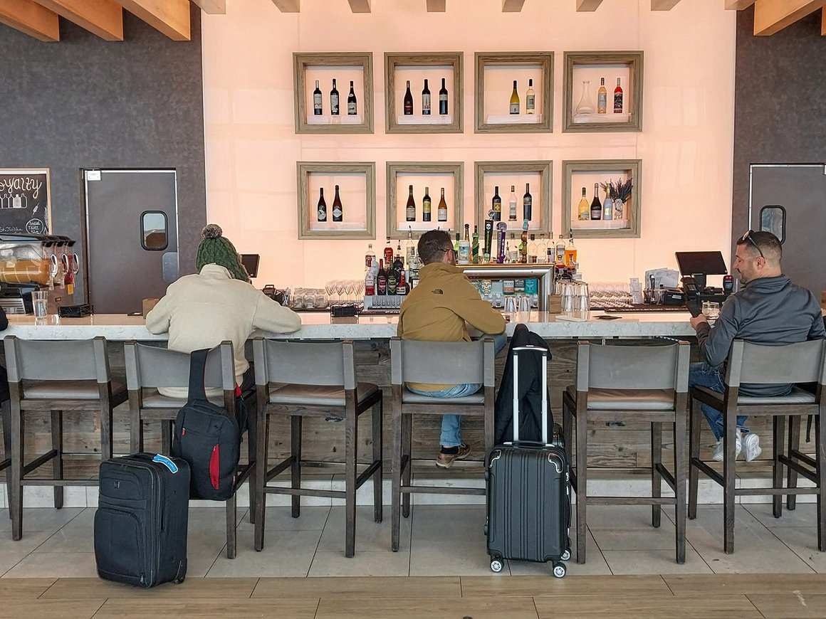 Ryanair призвала ограничить покупку пассажирами алкоголя в аэропортах Европы