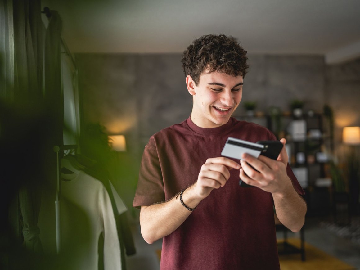 Комитет Госдумы одобрил законопроект о порядке открытия подростками банковских счетов