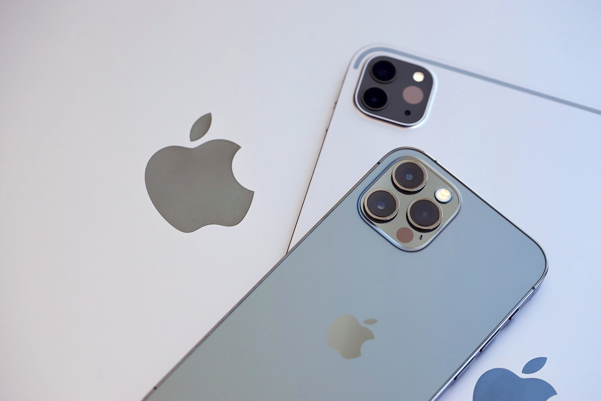 Bloomberg узнал о разработке «самого тонкого в истории» iPhone 17 Air