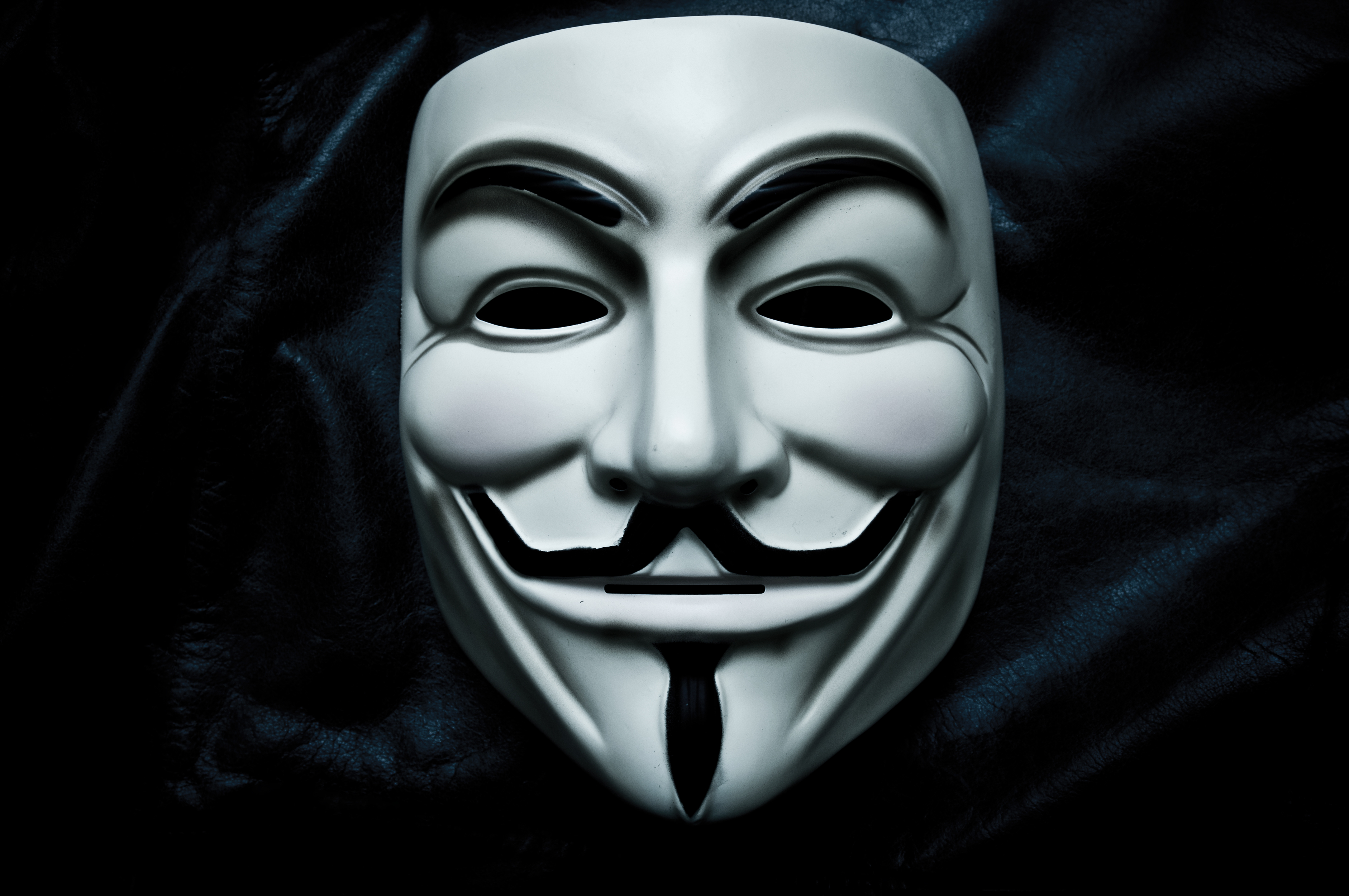 Хакеры из группы Anonymous объявили войну Илону Маску