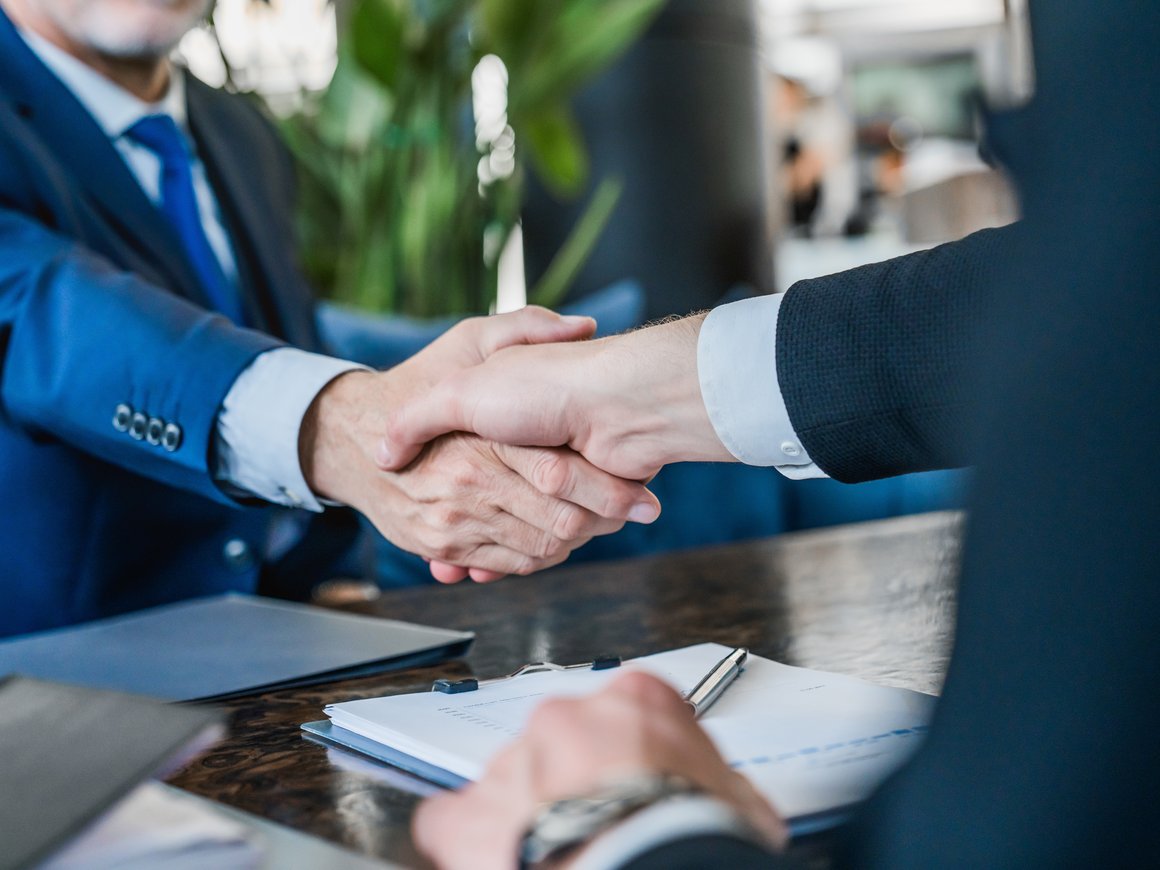 Иностранные компании начали отказываться от сделок по продаже активов в России