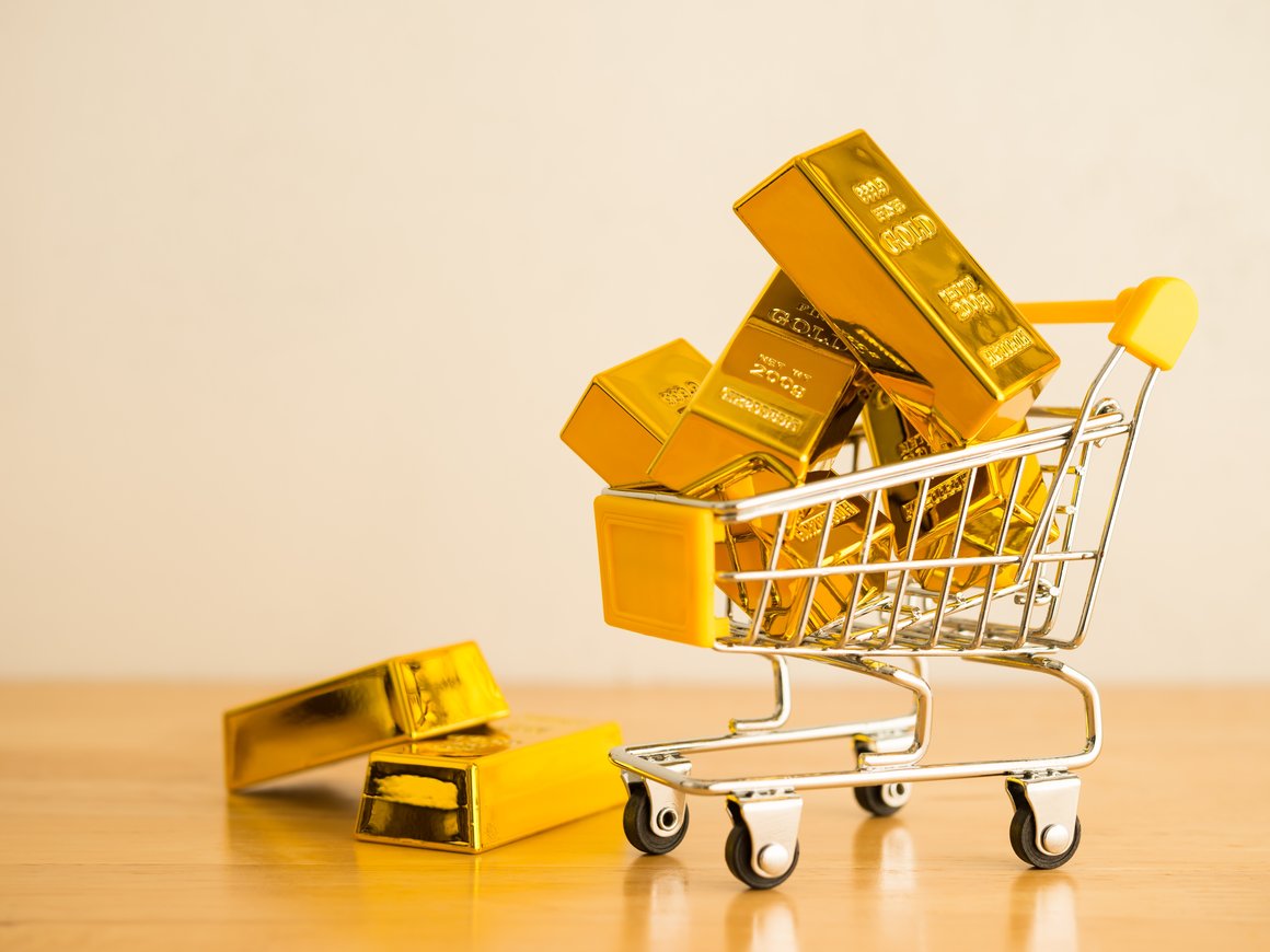 Россияне в 2024 году купили рекордное количество золота