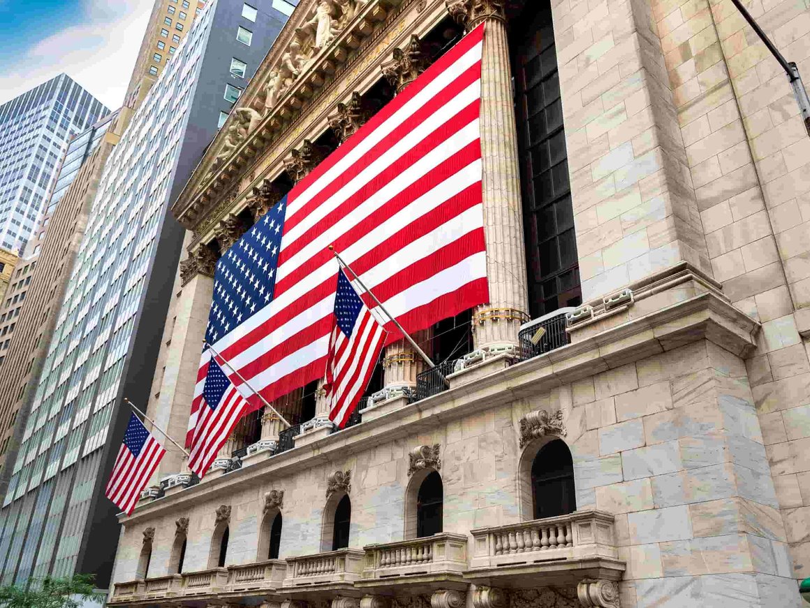 Фондовые индексы США рухнули на старте торгов на 3-7%