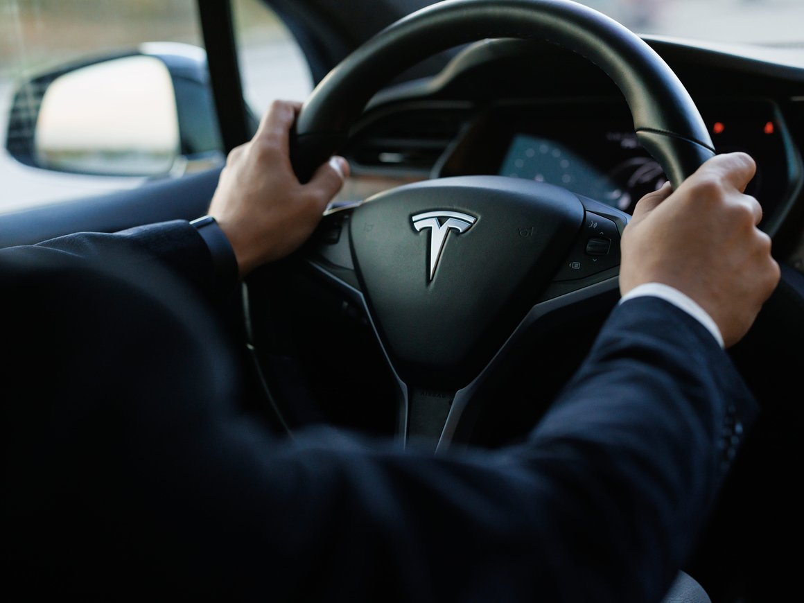 Продажи Tesla в Европе упали на 40% в феврале