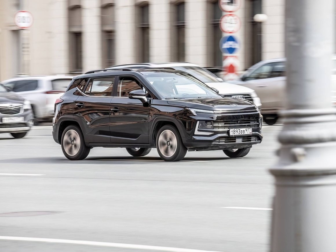 Ozon рассматривает закупку кроссоверов «Москвич 3» для административного персонала