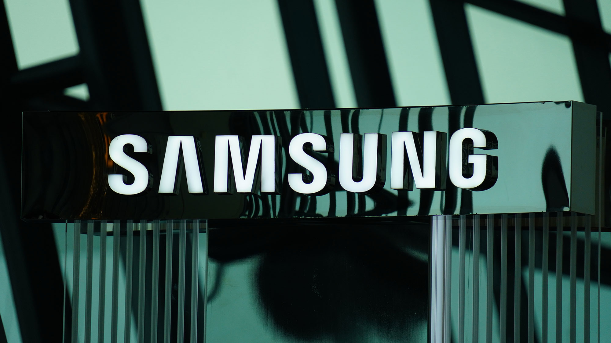Samsung ждёт падения прибыли на 39% — компания не успевает с чипами для Nvidia