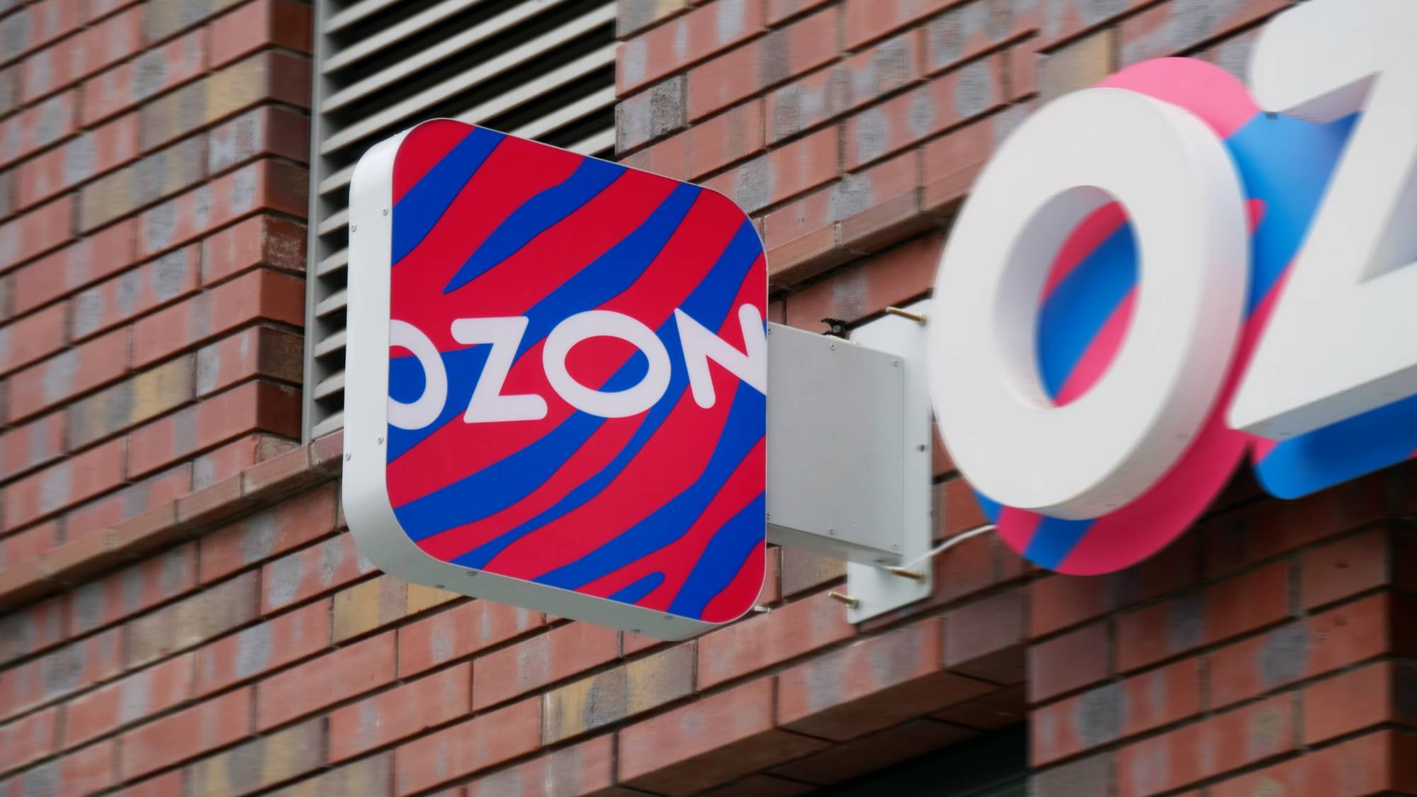 Ozon запустил продажу уцененных товаров для продавцов из СНГ