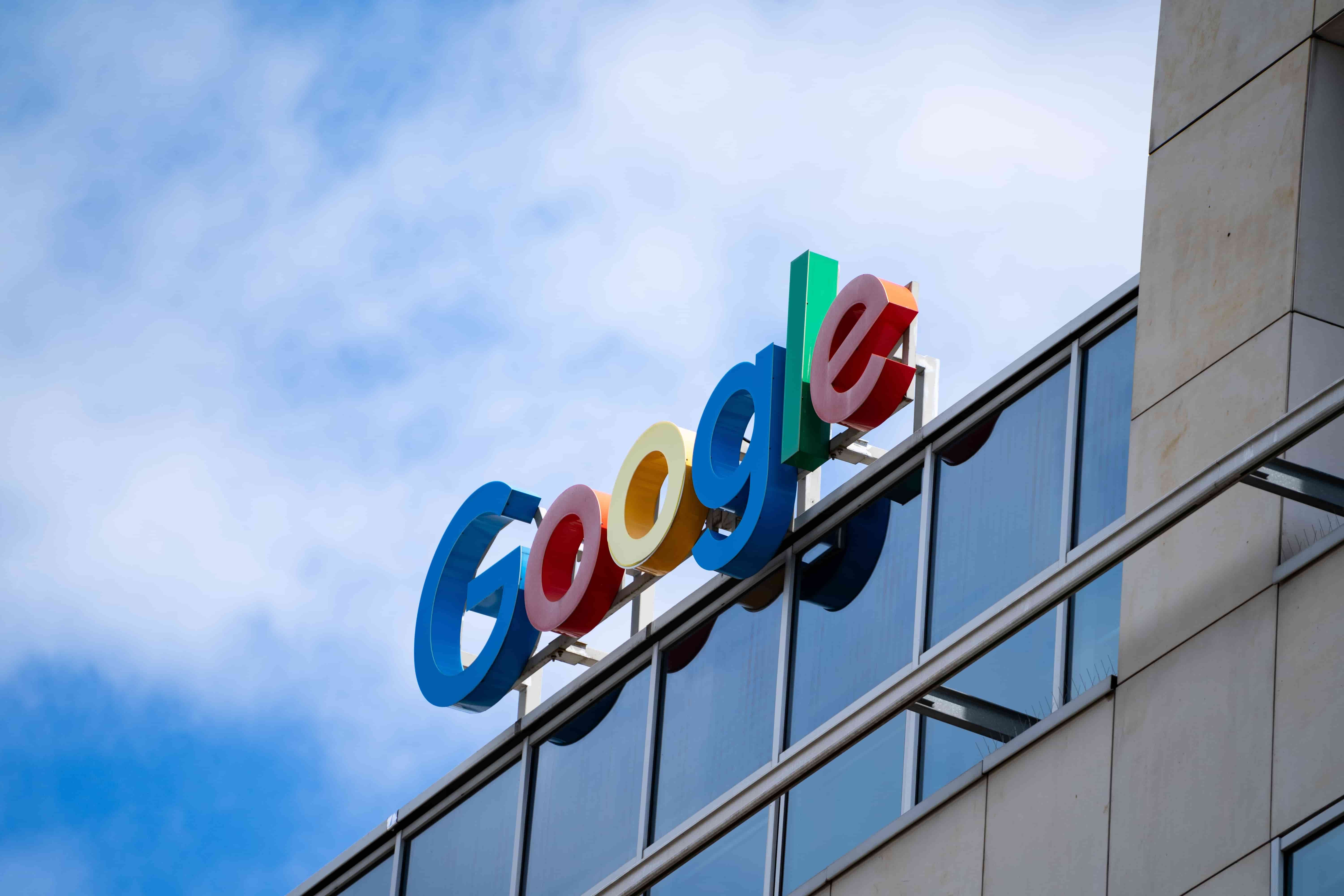 The WSJ: Google заплатила $2,7 млрд за возвращение в компанию разработчика Gemini Ноама Шазира