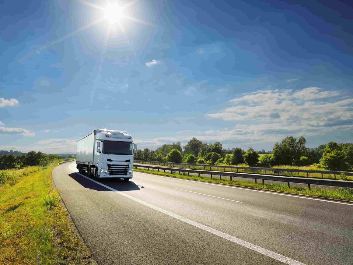 Сервис по организации грузоперевозок «Фура» купил цифрового экспедитора из группы компаний Trucker