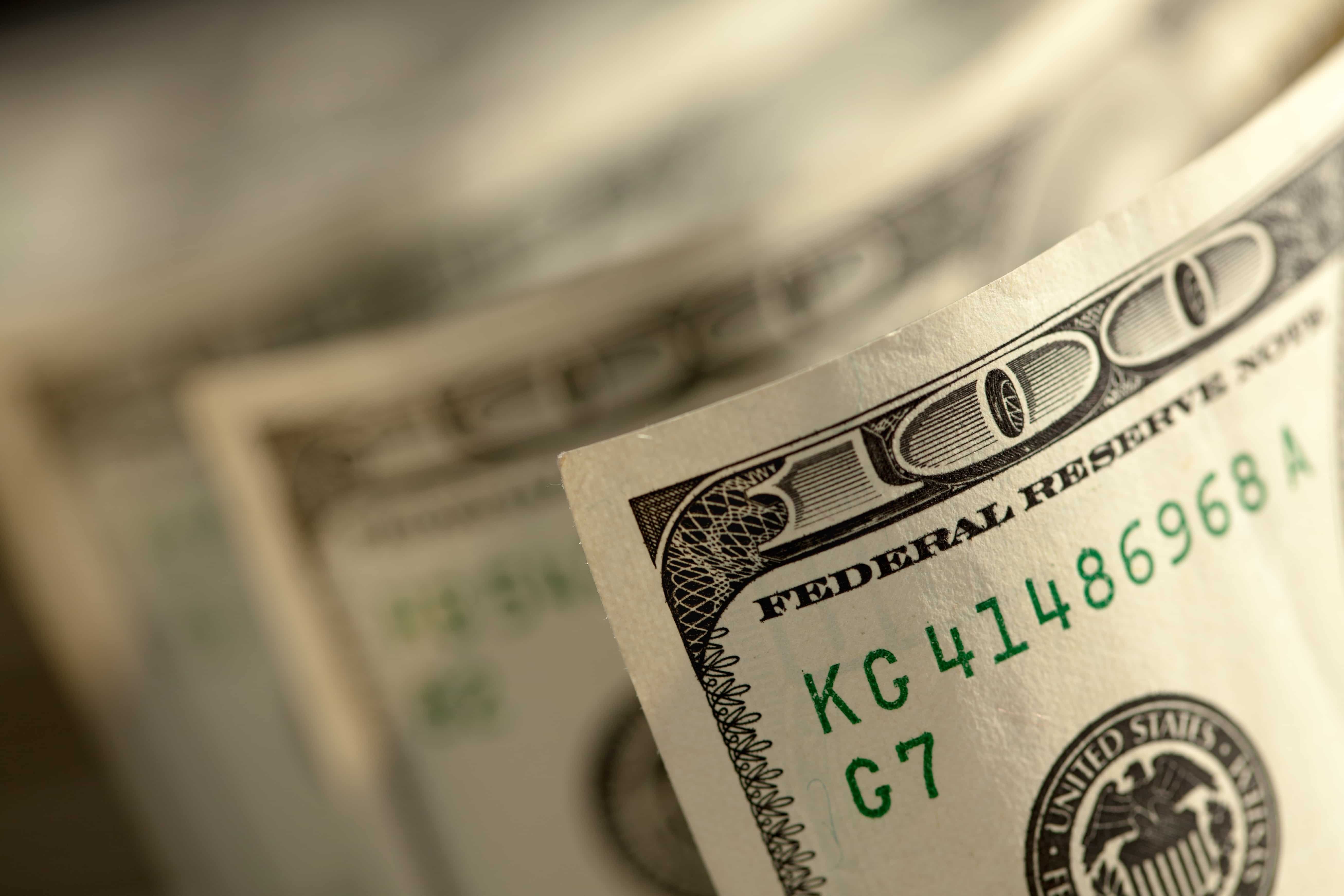 ЦБ впервые за год поднял курс доллара США выше 97 рублей