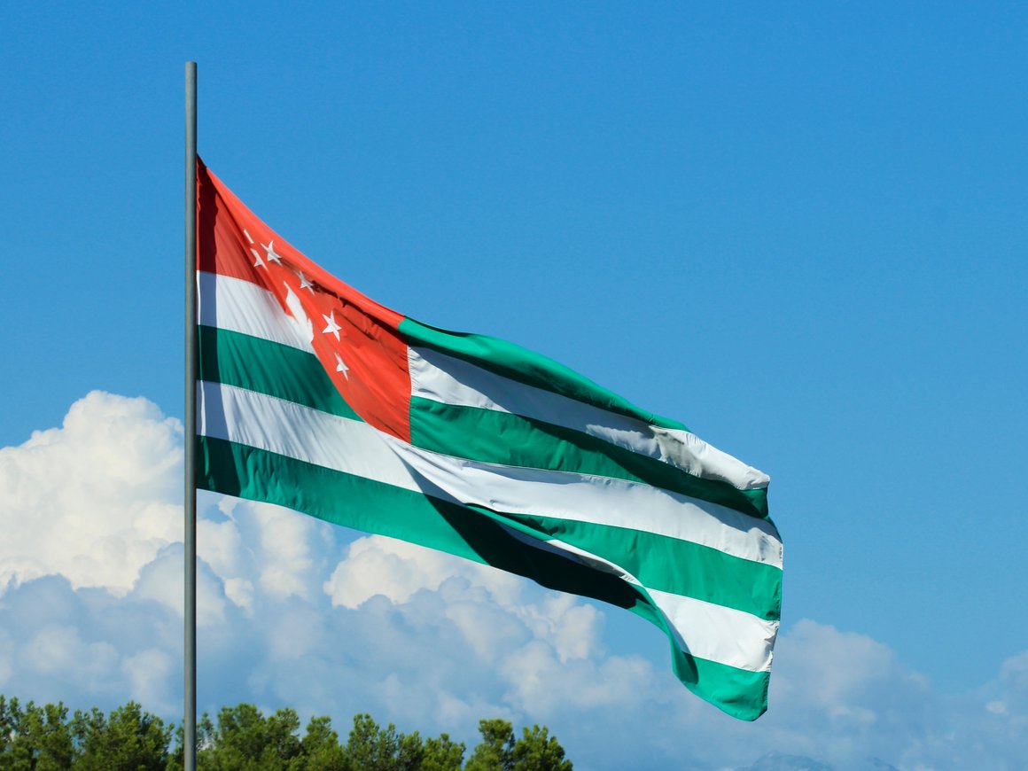 Россияне начали отменять туры в Абхазию на фоне беспорядков — АТОР