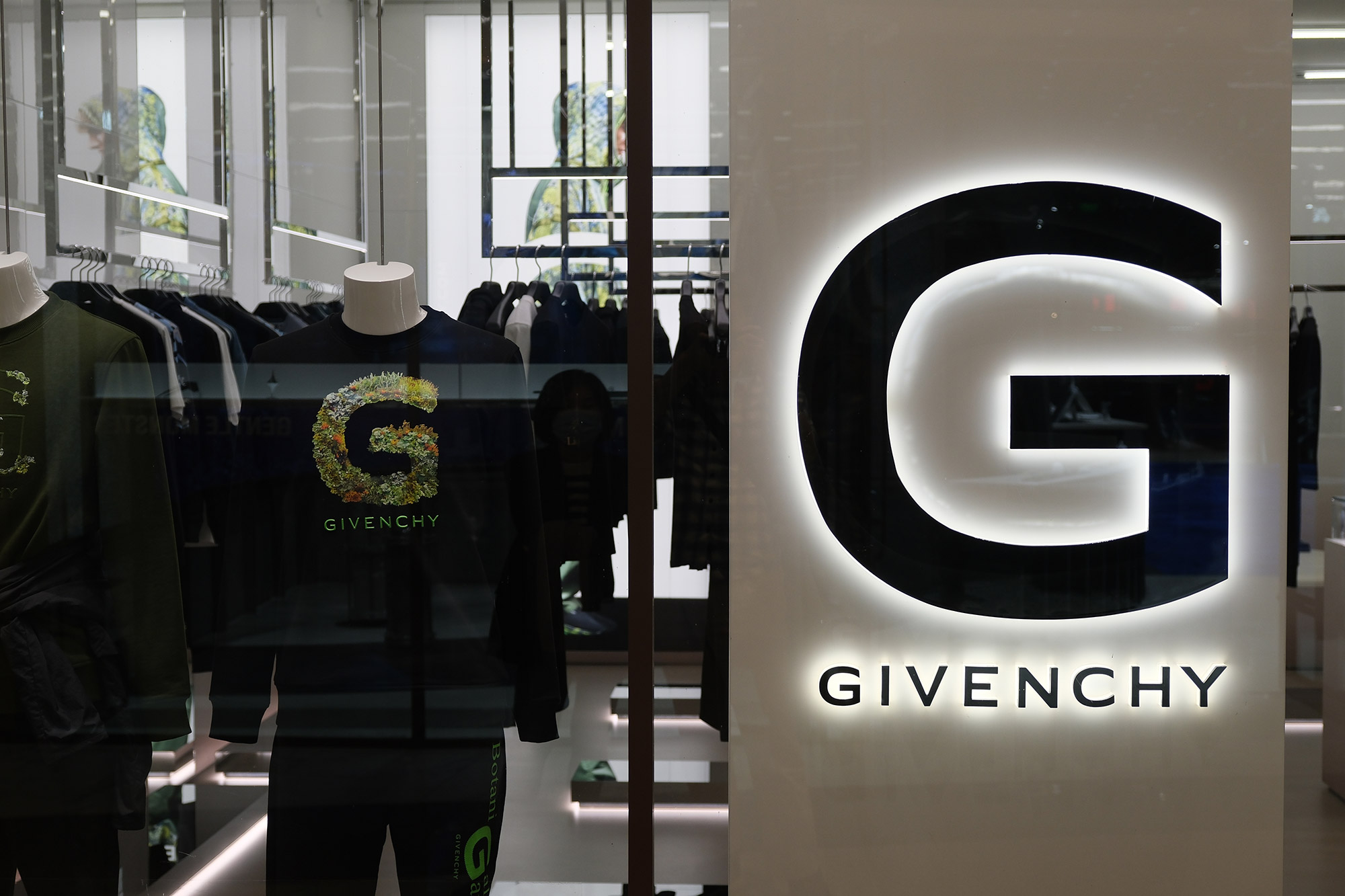 Французская Givenchy подала заявку в Роспатент для работы на маркетплейсах