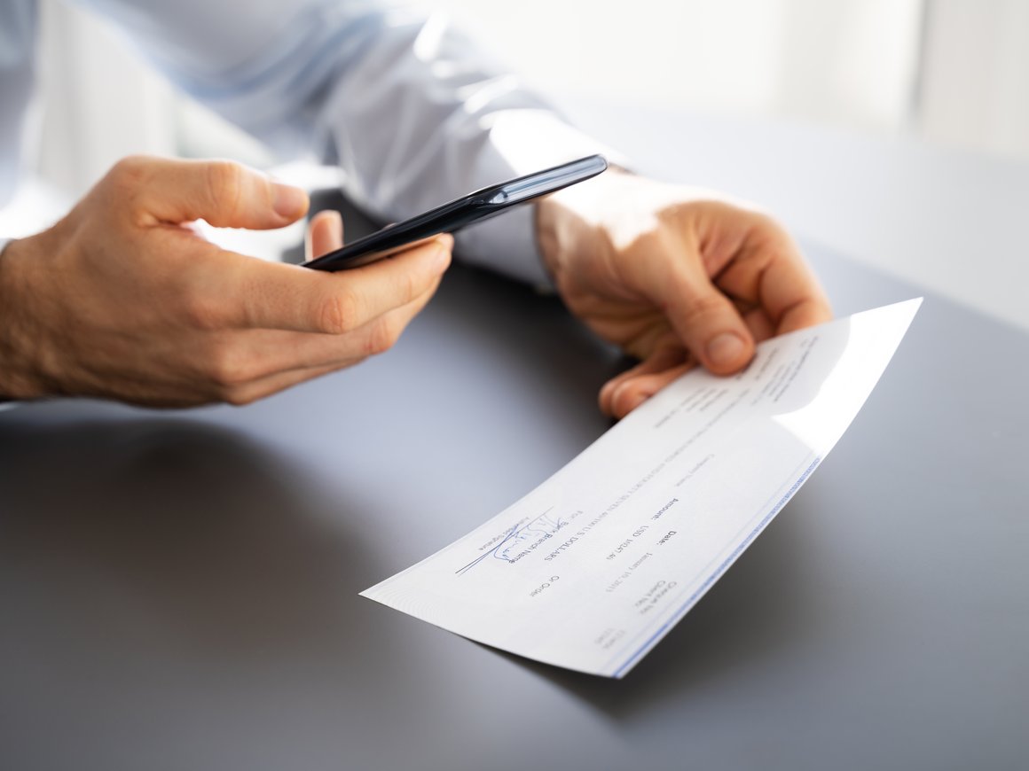 ФНС начала предупреждать россиян об уплате налога на вклады