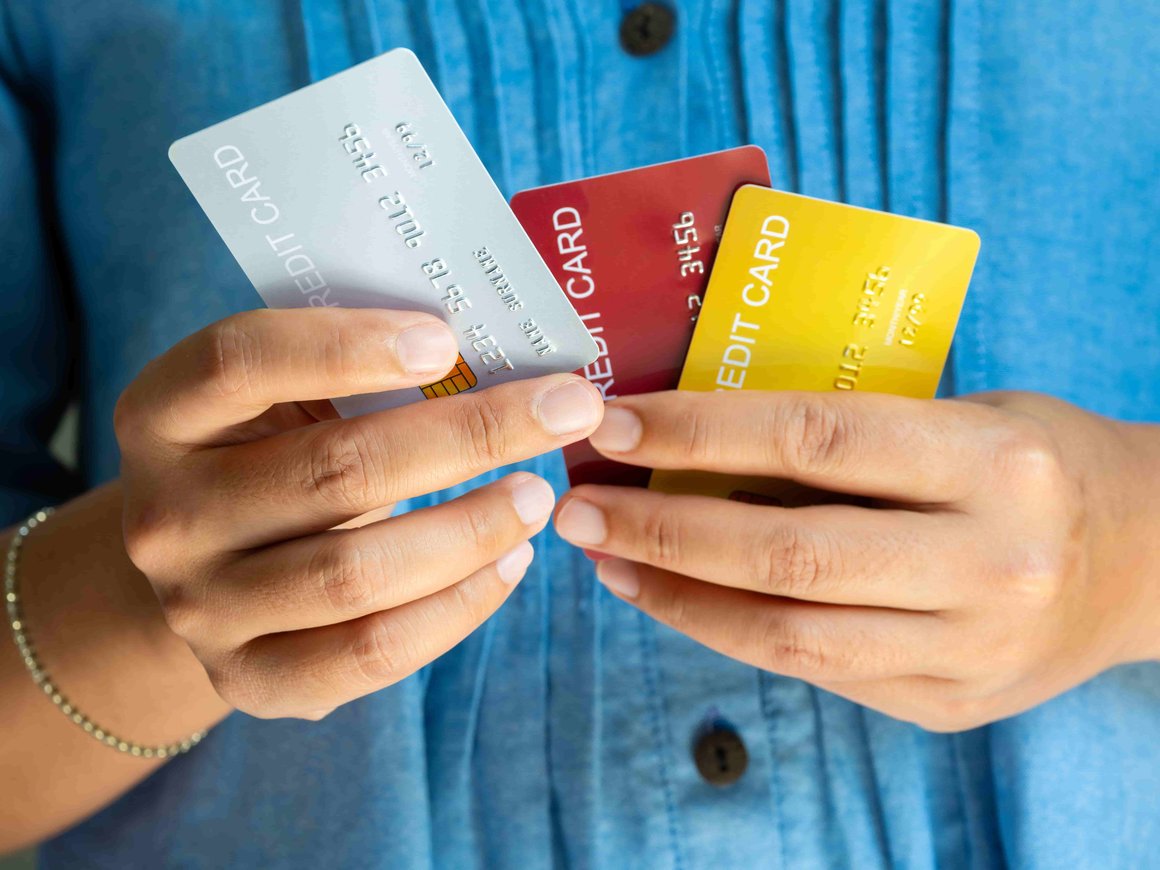 Госдума в первом чтении одобрила проект о запрете банкам произвольно повышать лимит по кредиткам