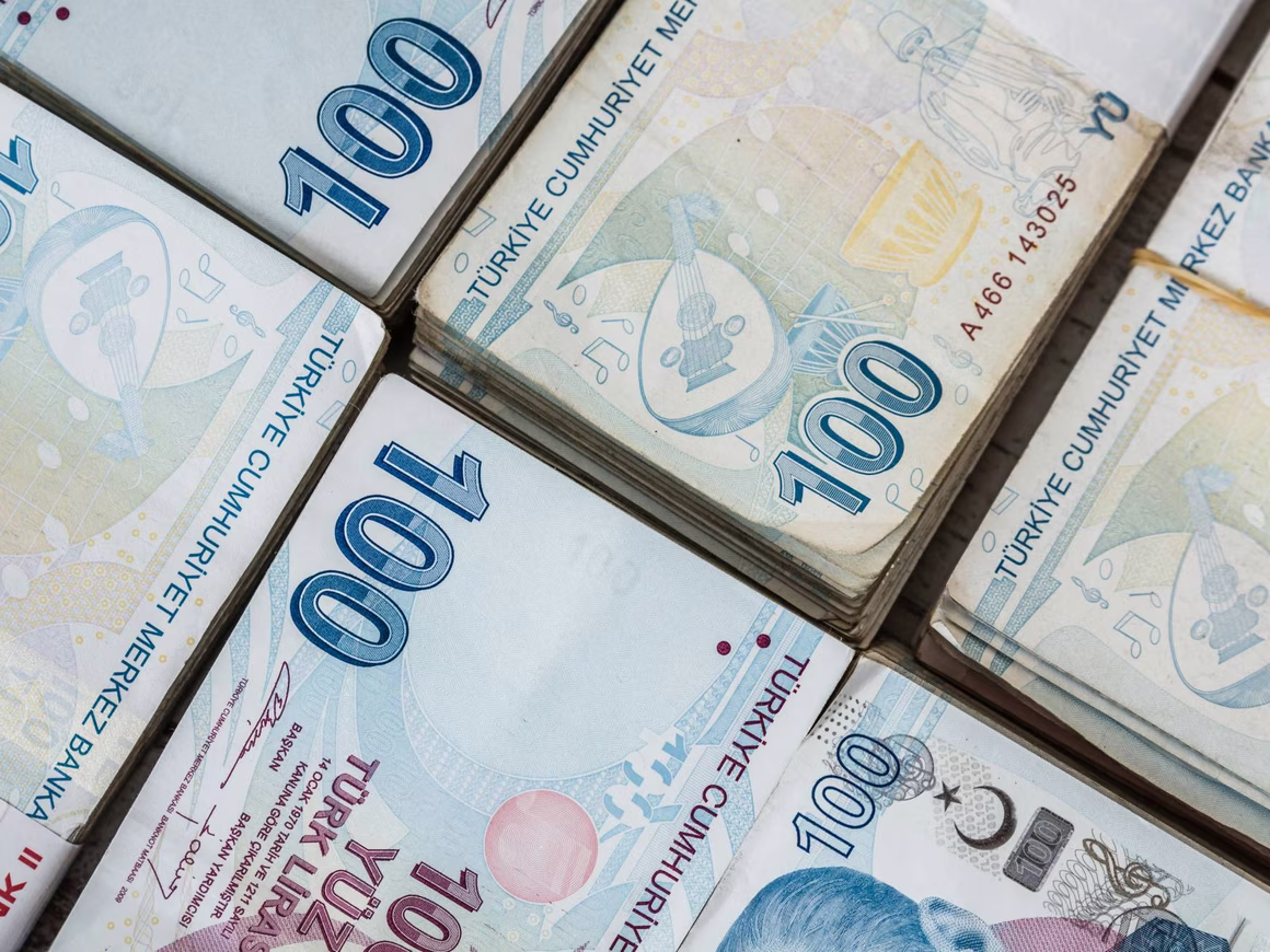 ВТБ запустил переводы в лирах в банки Турции