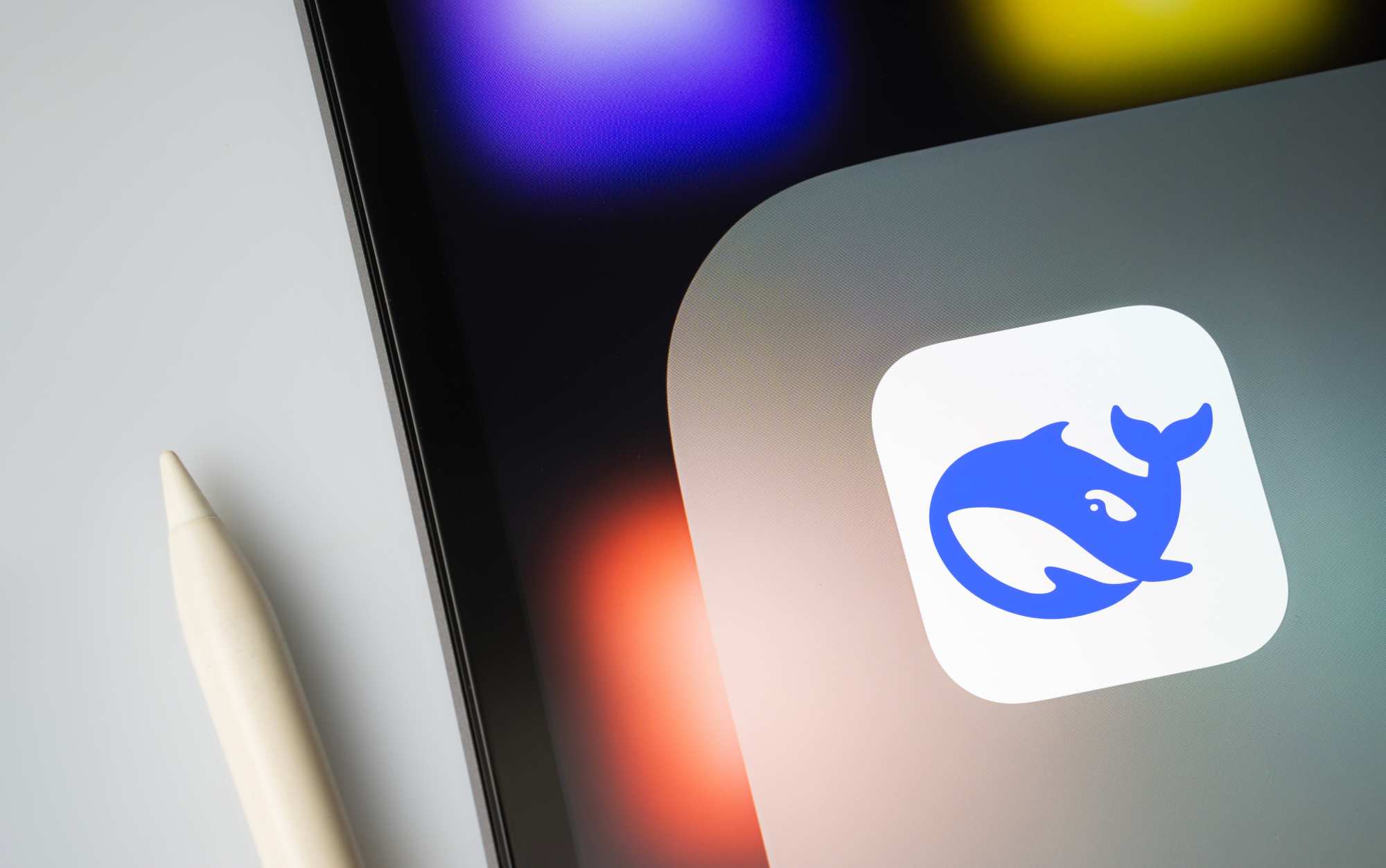 DeepSeek вошла в топы российского сегмента в App Store и Google Play