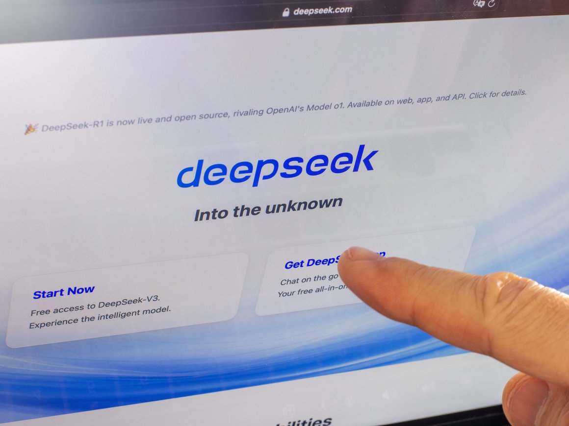 Bloomberg: США расследуют возможное нарушение санкций разработчиками DeepSeek