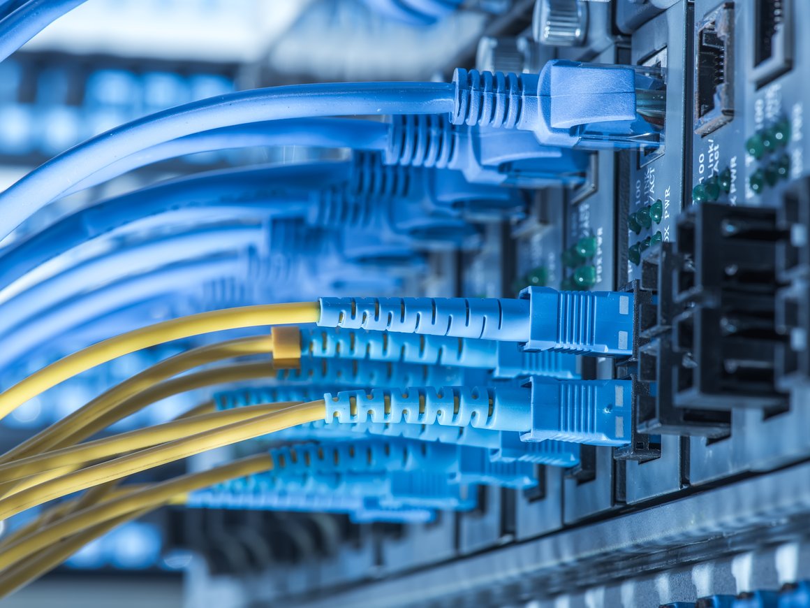 Huawei планирует продать свой серверный бизнес в США