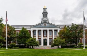 Гарвардская школа бизнеса создаст бесплатные места для студентов с низким достатком