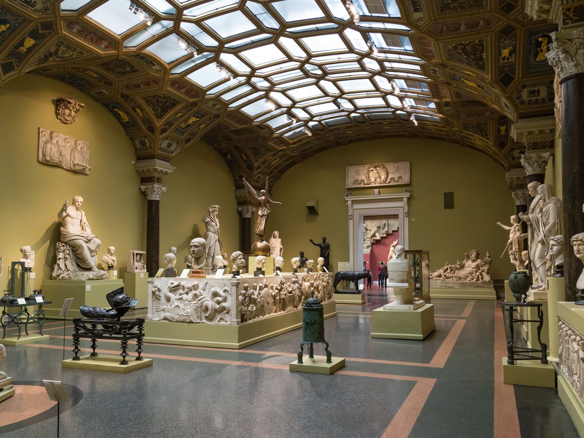 Правительство выплатит учреждениям культуры 2 млрд рублей