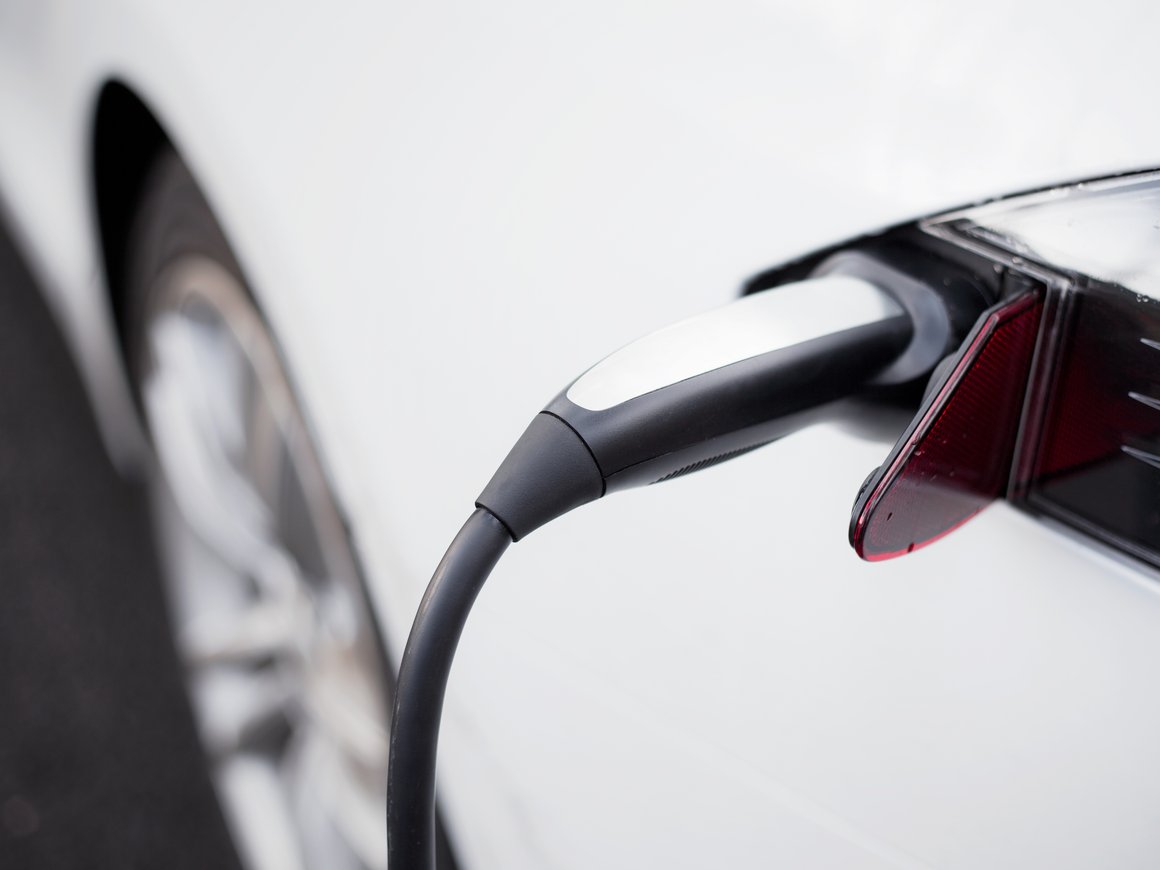 Tesla выпустит новую модель электромобиля в 2025 году — Reuters