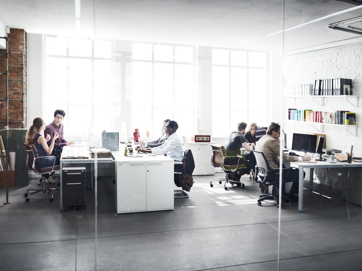 Компания остается в России: как вести наем и сохранить персонал?